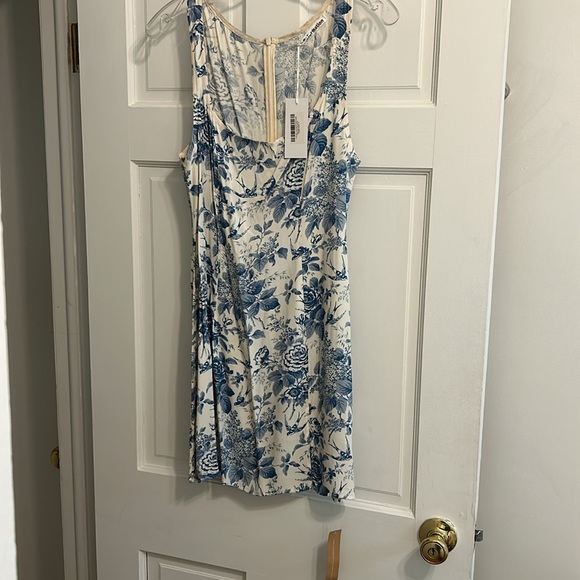 NEW WITH TAGS - Reformation NOHA dress in Pompadour - Picture 3 of 4